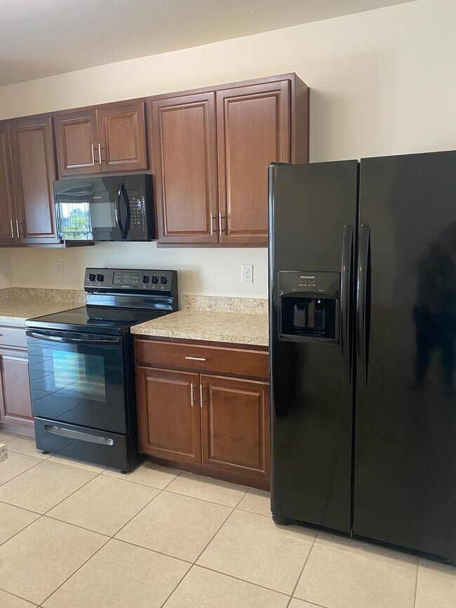 Building Photo - Welcome Home! 3BR/2BA Single-Family Home w...