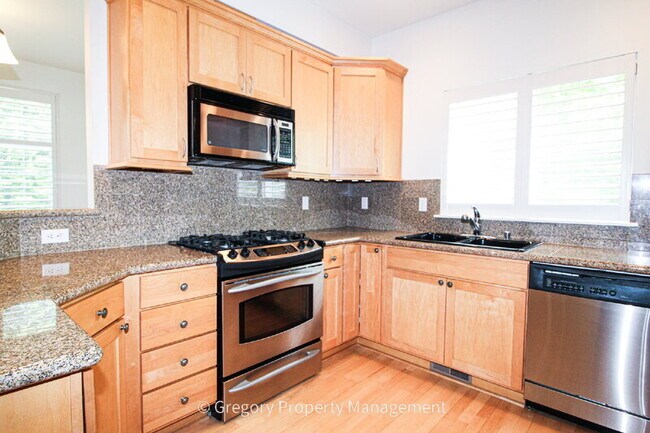 Building Photo - 13824 N Creek Dr