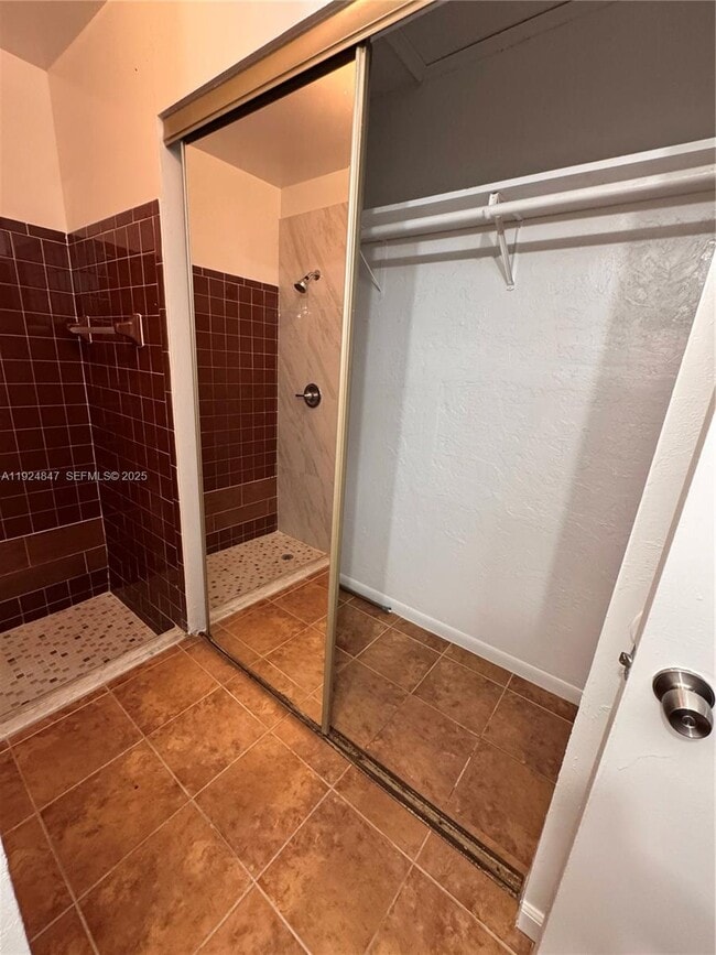 Building Photo - 3625 SW 70th Ave