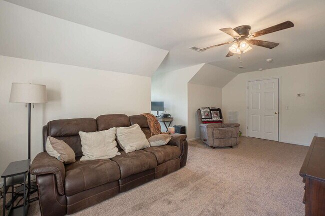 Building Photo - Available mid June!