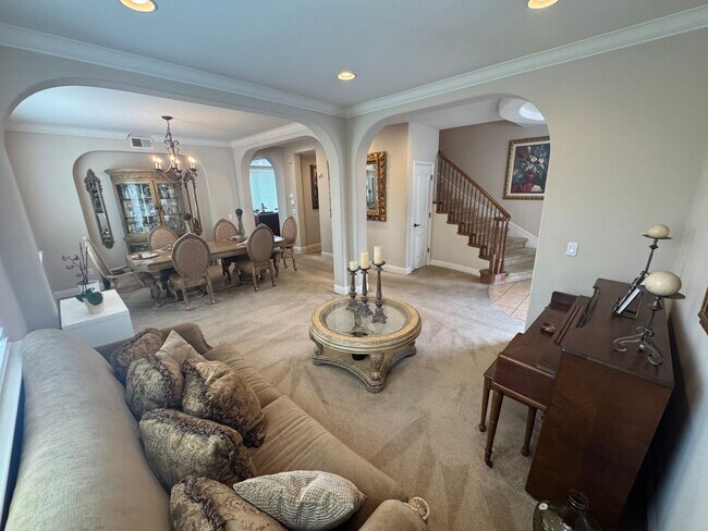 Building Photo - 5 Bed / 3.5 Bath | Elk Grove Single Family...