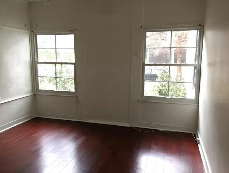 Building Photo - 1803 Calhoun St