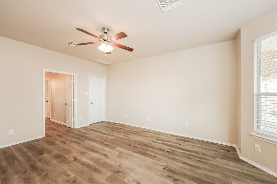 Building Photo - 11615 Tahoka Daisy