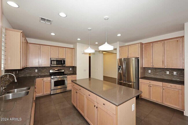 Building Photo - 3841 E Palo Verde St