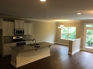 Building Photo - 13 Pickering Ln