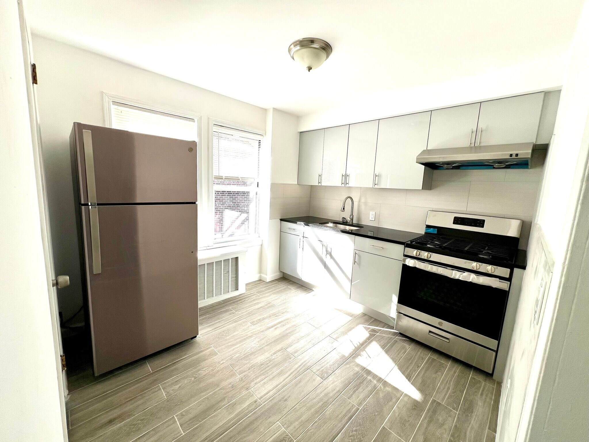 Building Photo - 9924 Ascan Ave