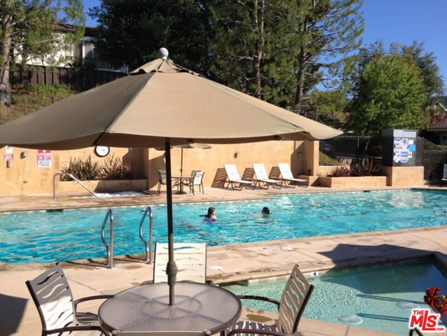 Building Photo - 17230 Avenida de la Herradura