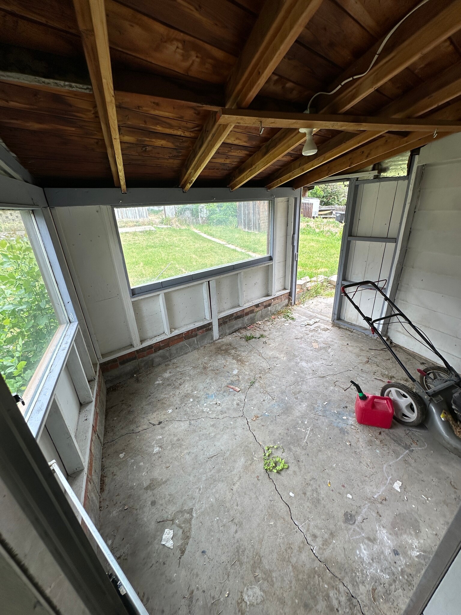 Building Photo - 1131 Miles Ave