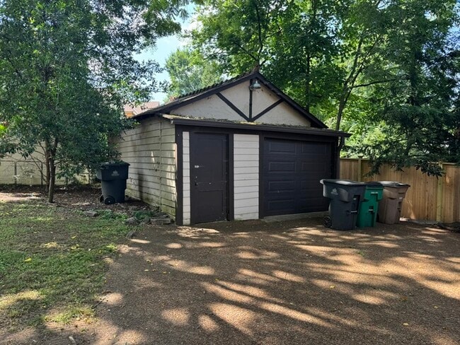 Building Photo - House
