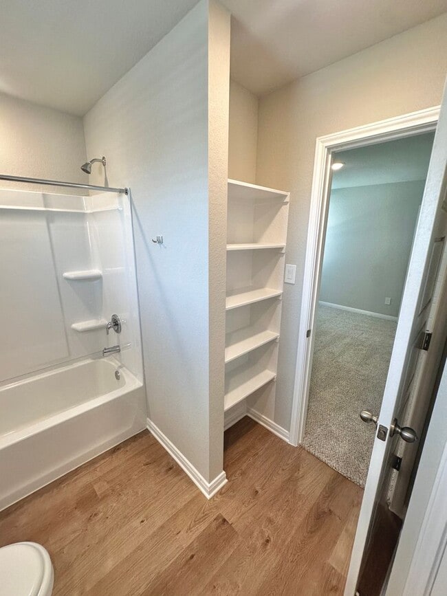 Building Photo - Luxury 2-Story, 3-Bed/ 2.5-Bath Duplex in ...
