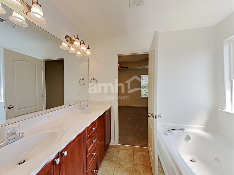 Building Photo - 1731 Freiburg Dr