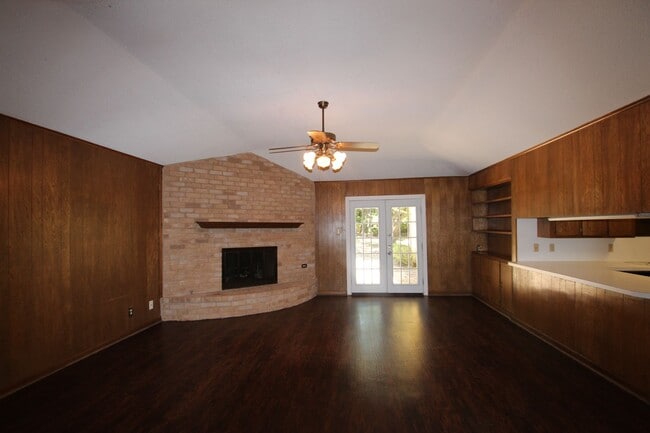 Building Photo - Almost Ready! Beautiful 3 bedroom 2 bath h...