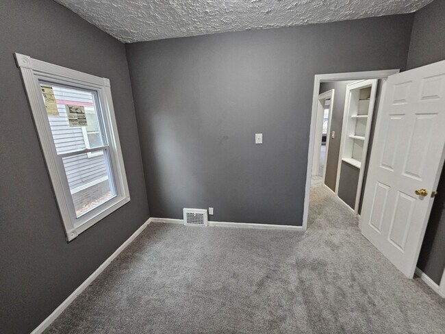 Building Photo - 440 E 115th St