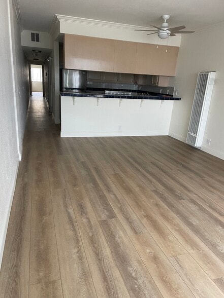 Building Photo - 5039 E Ocean Blvd