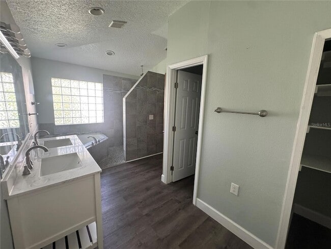 Building Photo - 10941 Mill Pond Way