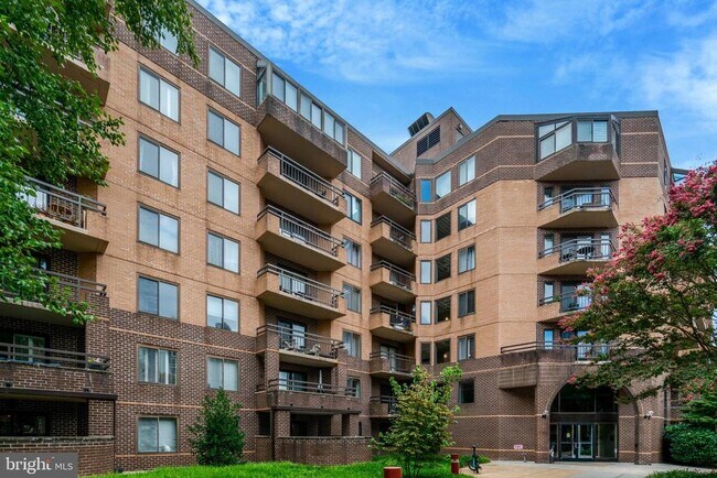 Building Photo - 2111 Wisconsin Ave NW