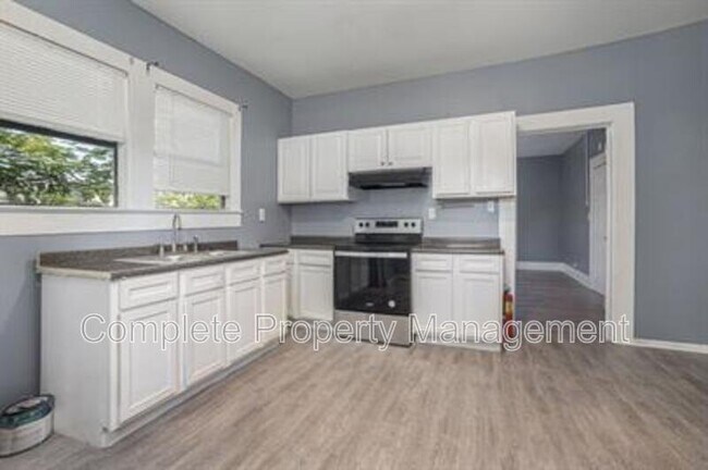 Building Photo - 604 5th Way