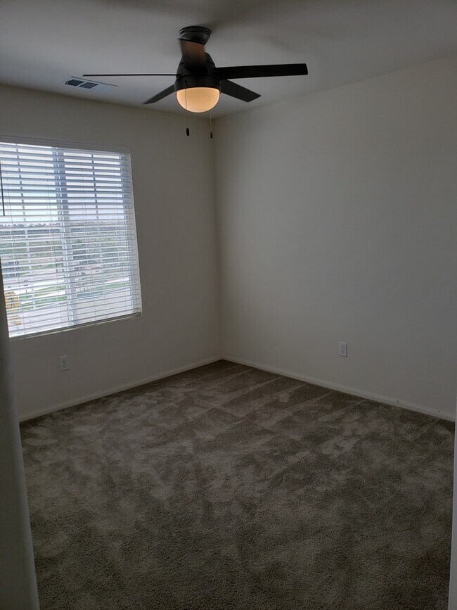 Building Photo - Riverpark 3+3 Single Family Home $4200