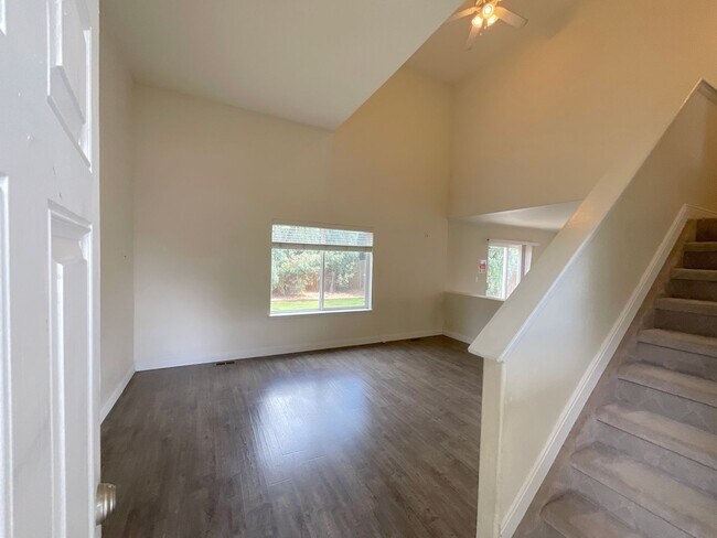 Building Photo - 3 Bedroom Home Available Near Stetson Hill...