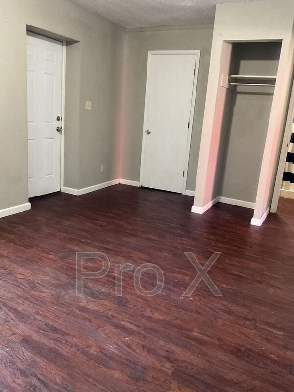 Building Photo - 101 S Elm St