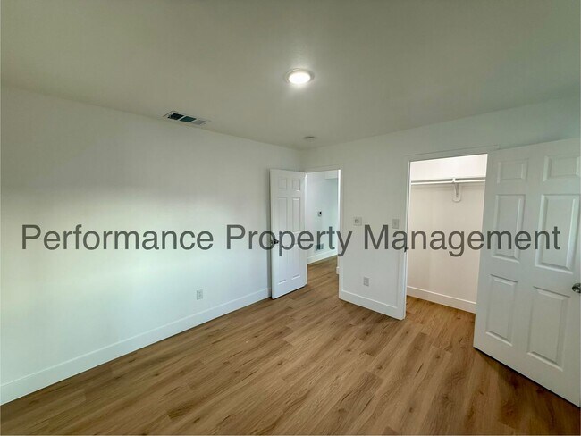 Building Photo - 3401 Squire Ln