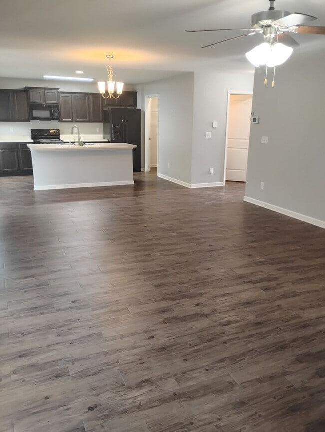 Building Photo - Luxury Feel. Modern Design. 4BR/2.5BA Home