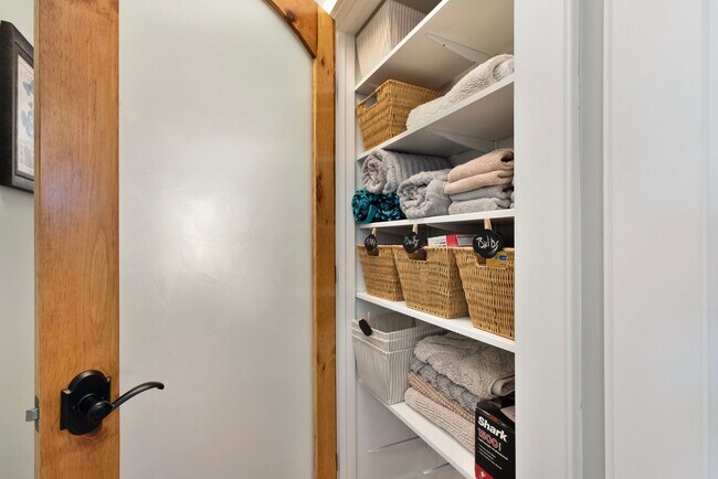 linen closet - 21253 Lake George Blvd