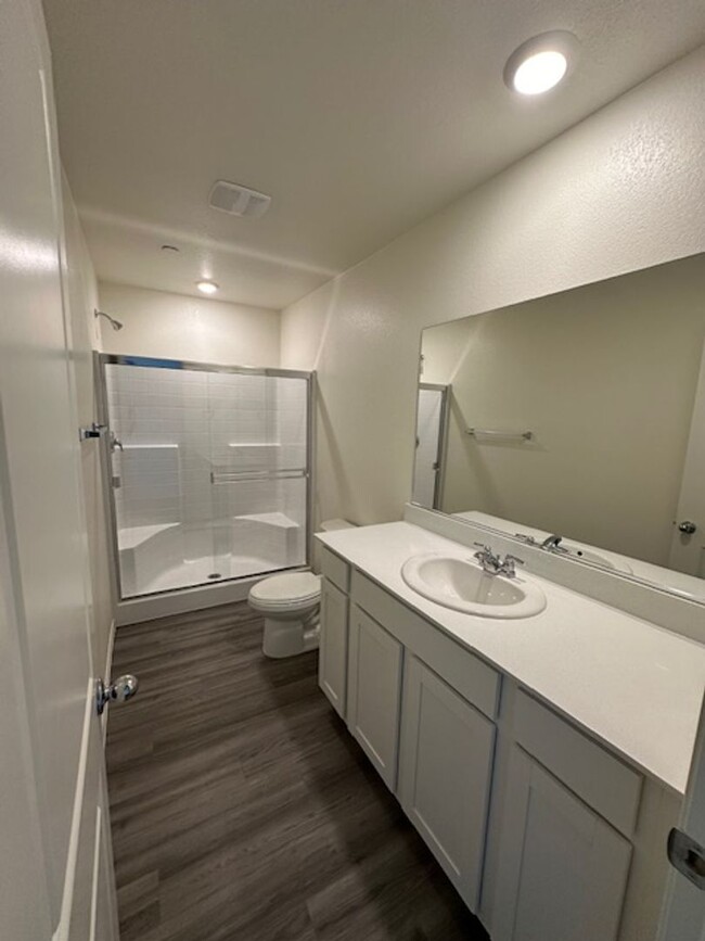 Building Photo - BRAND NEW DR HORTON GATED TOWNHOME COMMUNI...