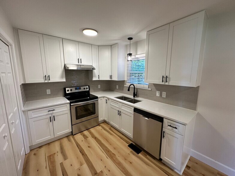 Primary Photo - 2650 Fairlane Dr