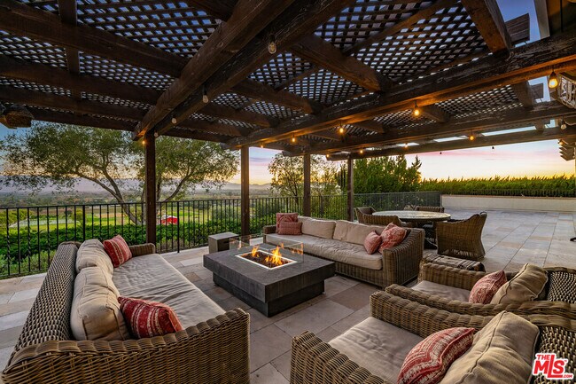 Building Photo - 2975 Calle Bonita