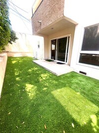 Building Photo - Corner-Unit 1 Bedroom with HUGE Outdoor Space