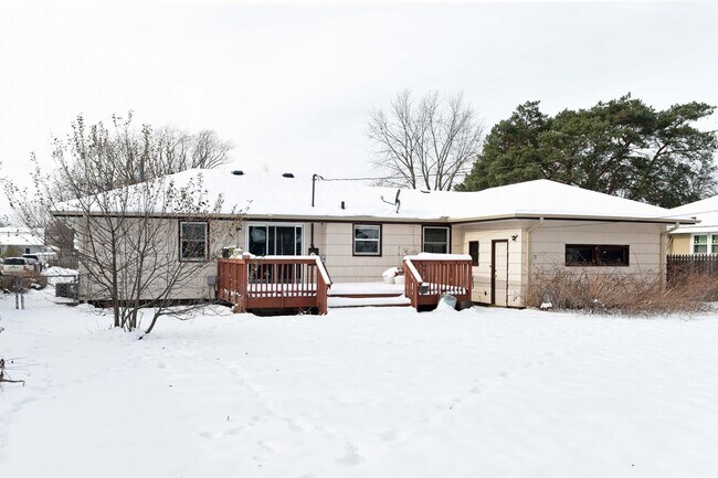 Building Photo - Charming Home for Rent in Brooklyn Center