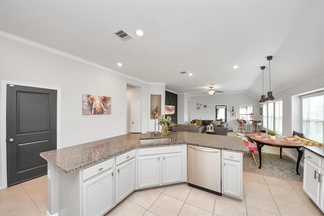 Building Photo - 8847 Morning Glow Dr