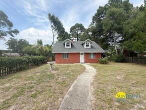 Building Photo - Great 4 Bedroom Home with Water View in Downtown Fort Walton Beach!