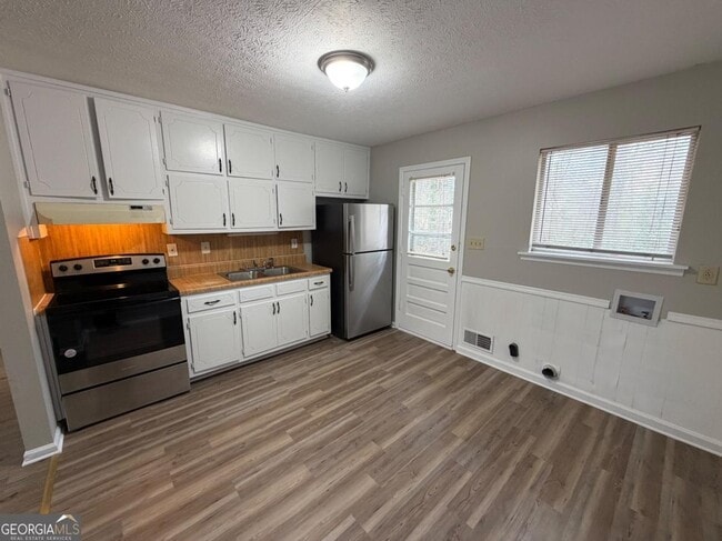 Building Photo - 816 Jesters Lake Dr