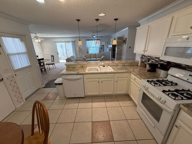 Building Photo - Delightful Turnkey Furnished, 2 bed, 2 Bath Patio Villa available for ANNUAL LEASE