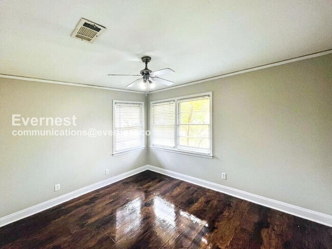 Building Photo - SPECIAL PROMOTION! 3 Bed, 2 Bath Home with Carport / Pet-Friendly / Available Now!