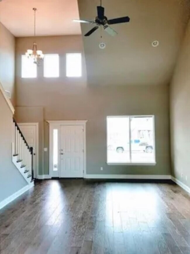 Building Photo - 4401 SW Layton Rd