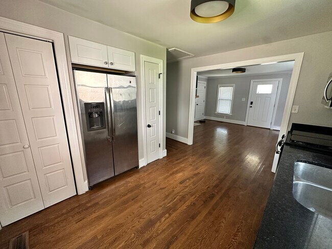 Building Photo - 1817 Knowles St