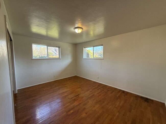 Building Photo - 210 Sunnyside Dr