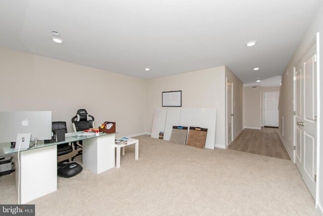 Building Photo - 272 Macoun Way