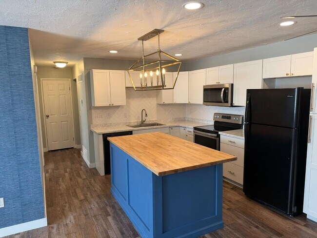 Building Photo - 65 E 600 S