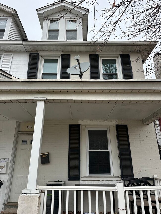 Primary Photo - 121 Chestnut St