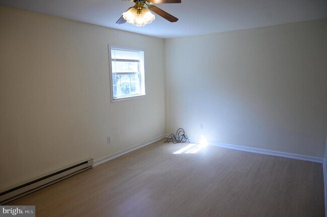 Building Photo - 948 Homeland Dr