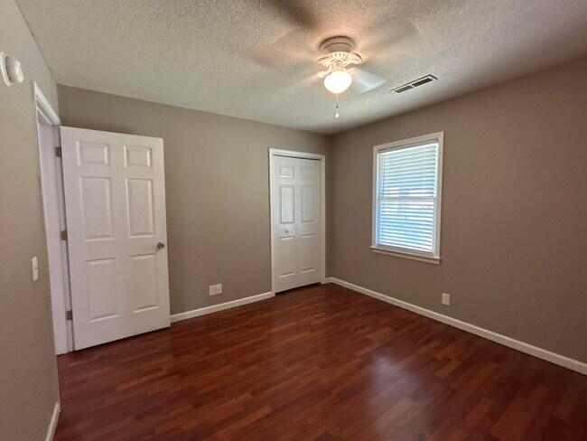 Building Photo - 1310 Crowndale Dr