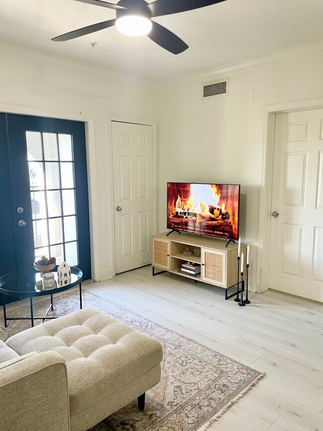 Building Photo - 304 E South St