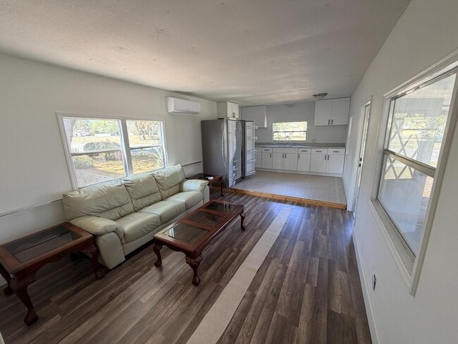 Building Photo - 2545 Park Dr