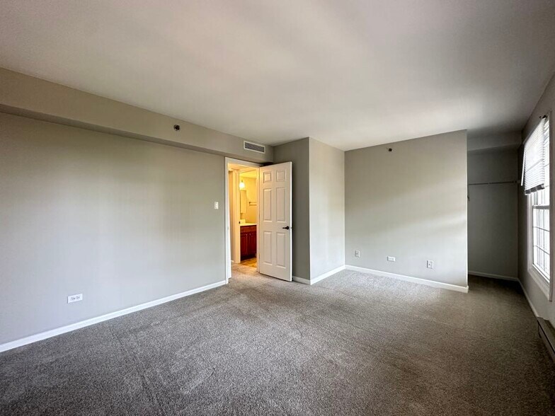 Building Photo - 4334 N Hazel St