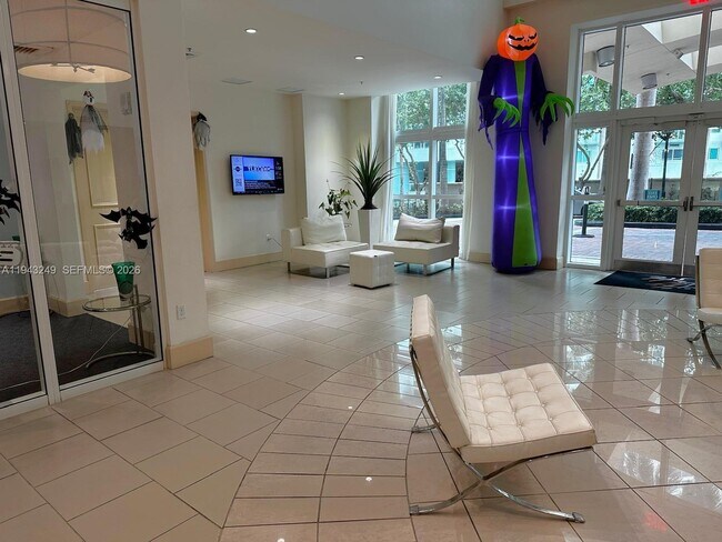 Building Photo - 2000 N Bayshore Dr