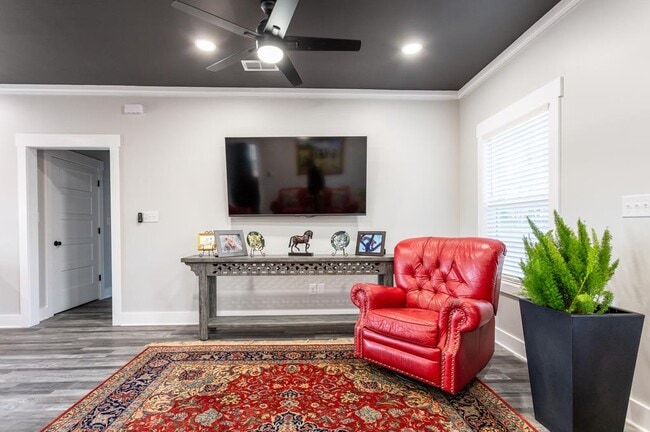 Building Photo - 823 Meridian Rd